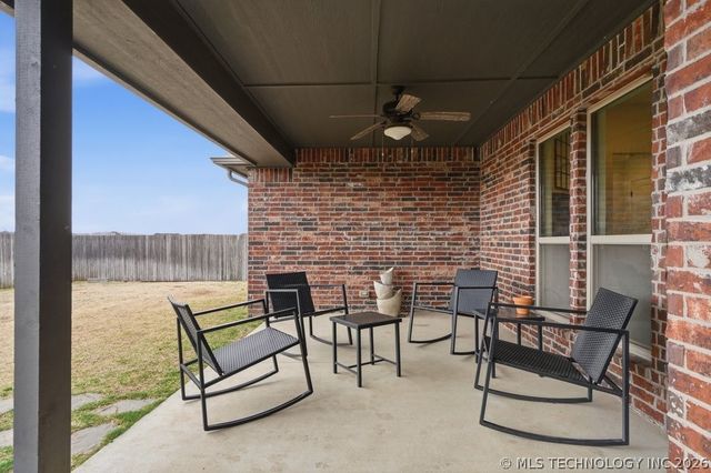 2202 W 117th Place S, Jenks, OK 74037