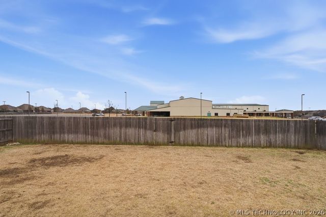 2202 W 117th Place S, Jenks, OK 74037