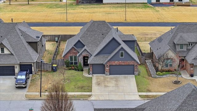 2202 W 117th Place S, Jenks, OK 74037