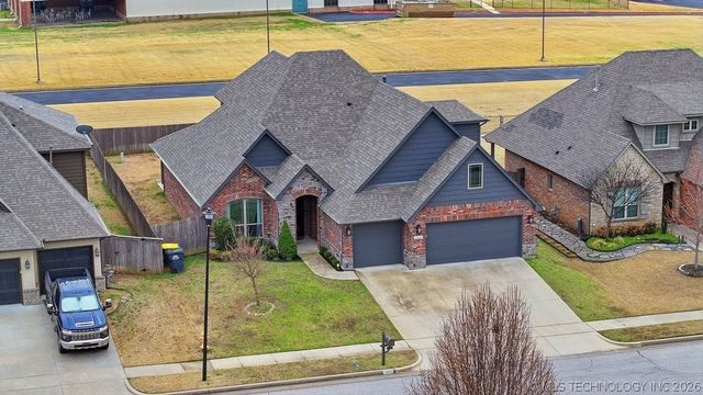 2202 W 117th Place S, Jenks, OK 74037