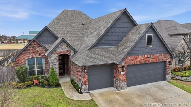 2202 W 117th Place S, Jenks, OK 74037