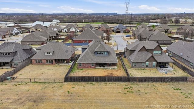 2202 W 117th Place S, Jenks, OK 74037