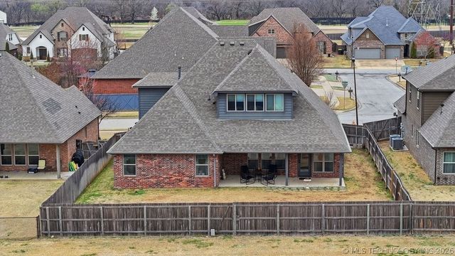 2202 W 117th Place S, Jenks, OK 74037