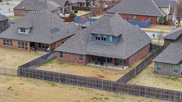 2202 W 117th Place S, Jenks, OK 74037