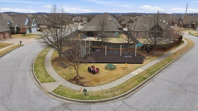2202 W 117th Place S, Jenks, OK 74037