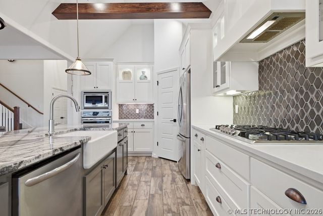 2202 W 117th Place S, Jenks, OK 74037