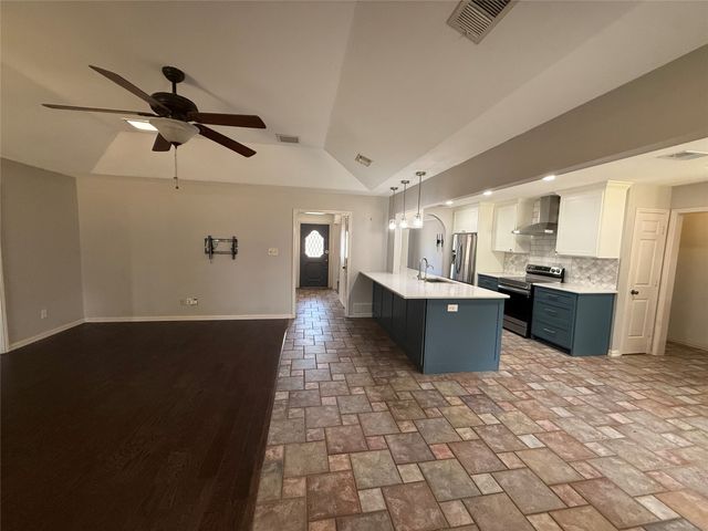 2809 Sarah Drive, Pantego, TX 76013