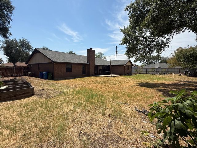 2809 Sarah Drive, Pantego, TX 76013