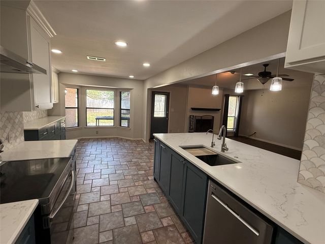 2809 Sarah Drive, Pantego, TX 76013