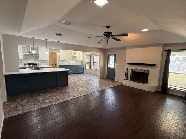 2809 Sarah Drive, Pantego, TX 76013