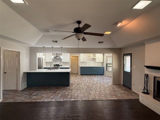 2809 Sarah Drive, Pantego, TX 76013