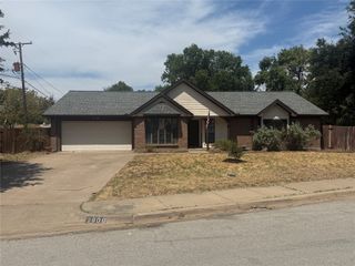 2809 Sarah Drive, Pantego, TX 76013