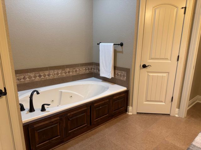 212 Nantucket Loop, Maumelle, AR 72113
