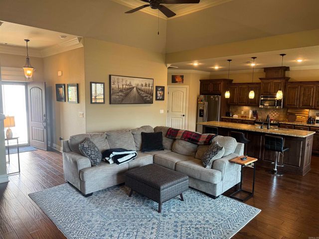 212 Nantucket Loop, Maumelle, AR 72113