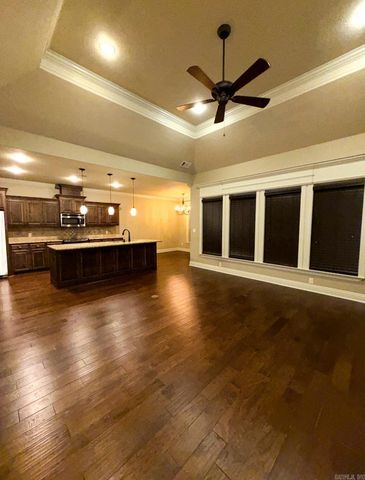 212 Nantucket Loop, Maumelle, AR 72113