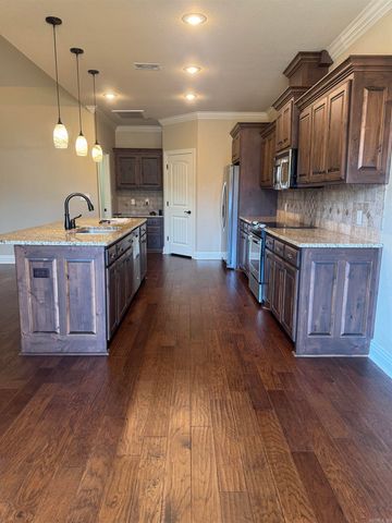 212 Nantucket Loop, Maumelle, AR 72113