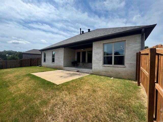 212 Nantucket Loop, Maumelle, AR 72113