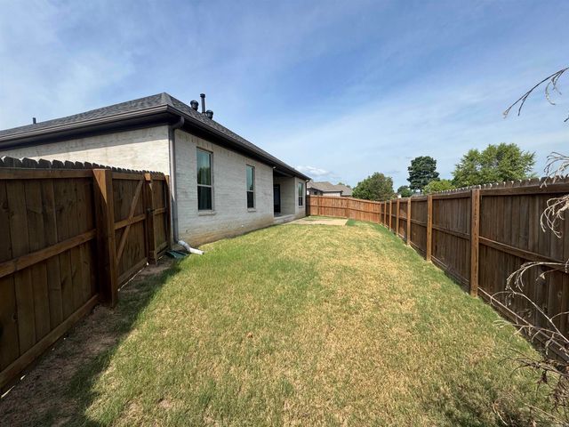 212 Nantucket Loop, Maumelle, AR 72113