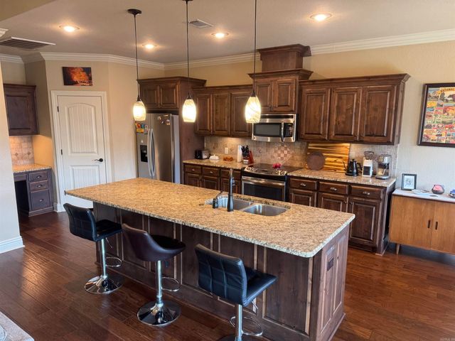 212 Nantucket Loop, Maumelle, AR 72113