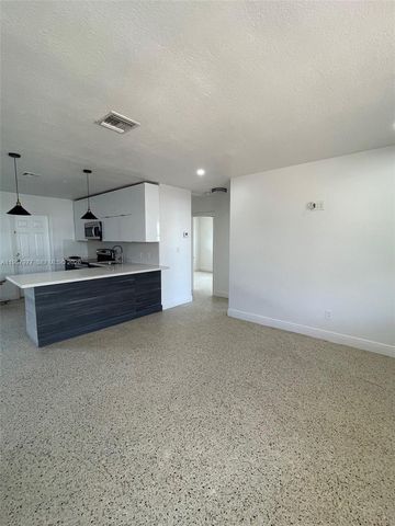 4727 NW 4th St 4727, Miami, FL 33126