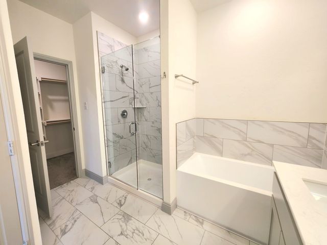 490 Oak Creek Drive, Lavon, TX 75166