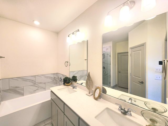 490 Oak Creek Drive, Lavon, TX 75166