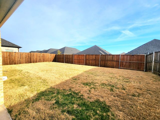 490 Oak Creek Drive, Lavon, TX 75166