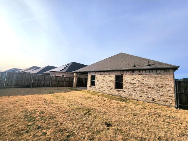 490 Oak Creek Drive, Lavon, TX 75166