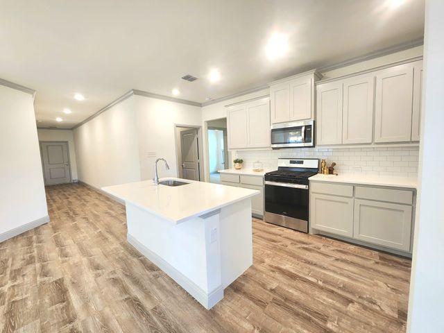 490 Oak Creek Drive, Lavon, TX 75166