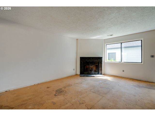 11953 Se HOLGATE Blvd, Portland, OR 97266
