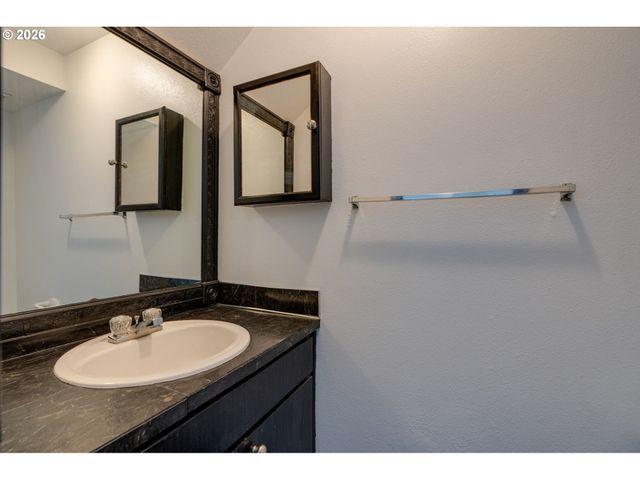 11953 Se HOLGATE Blvd, Portland, OR 97266