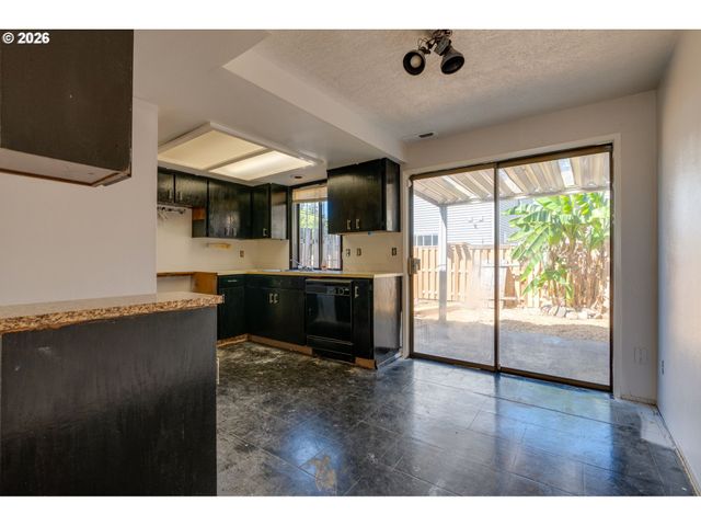 11953 Se HOLGATE Blvd, Portland, OR 97266