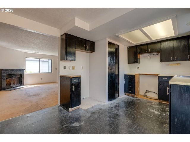 11953 Se HOLGATE Blvd, Portland, OR 97266