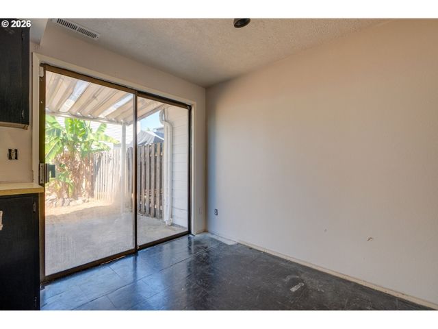 11953 Se HOLGATE Blvd, Portland, OR 97266