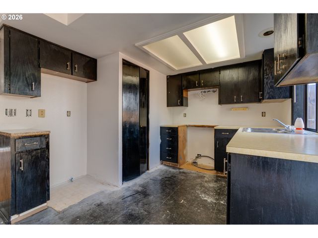 11953 Se HOLGATE Blvd, Portland, OR 97266