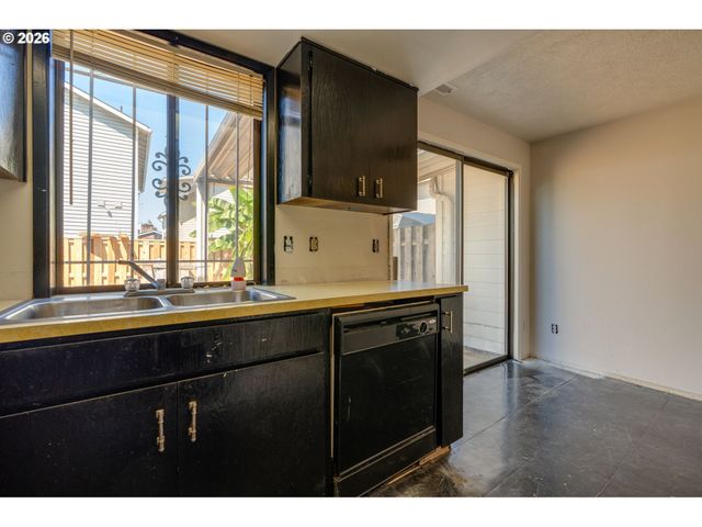 11953 Se HOLGATE Blvd, Portland, OR 97266