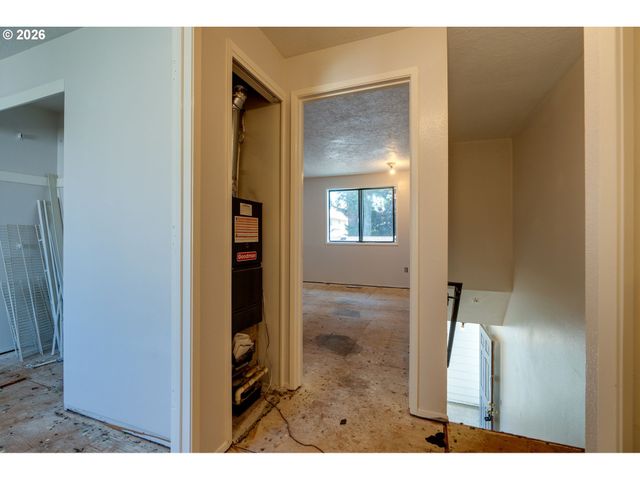 11953 Se HOLGATE Blvd, Portland, OR 97266