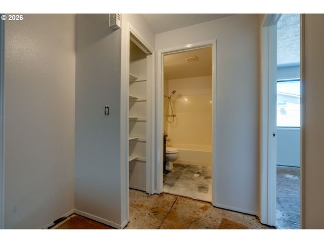 11953 Se HOLGATE Blvd, Portland, OR 97266