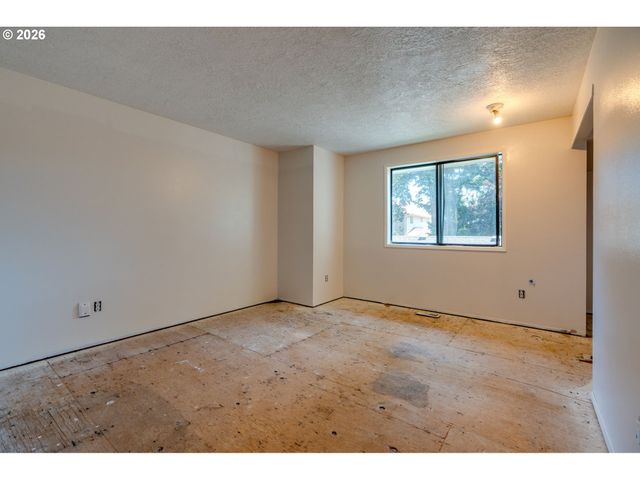 11953 Se HOLGATE Blvd, Portland, OR 97266