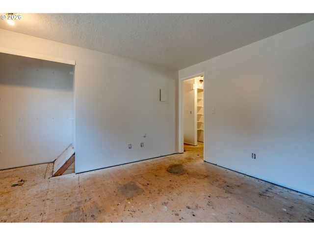 11953 Se HOLGATE Blvd, Portland, OR 97266