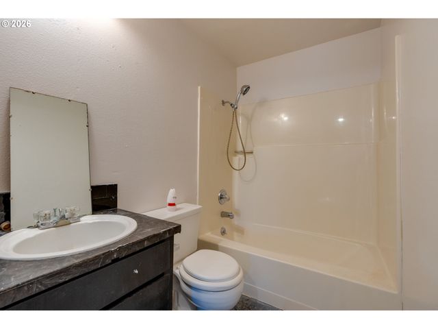 11953 Se HOLGATE Blvd, Portland, OR 97266