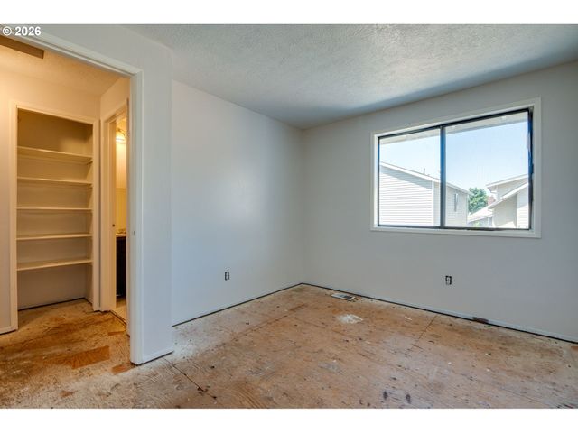 11953 Se HOLGATE Blvd, Portland, OR 97266