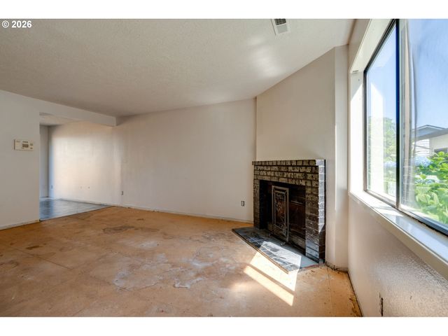 11953 Se HOLGATE Blvd, Portland, OR 97266
