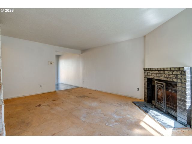 11953 Se HOLGATE Blvd, Portland, OR 97266