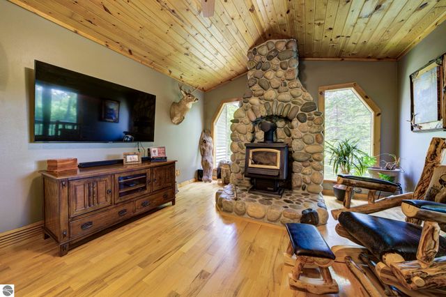 2625 Walton Road, Kingsley, MI 49649