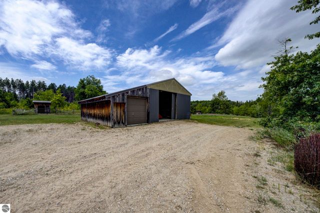 2625 Walton Road, Kingsley, MI 49649