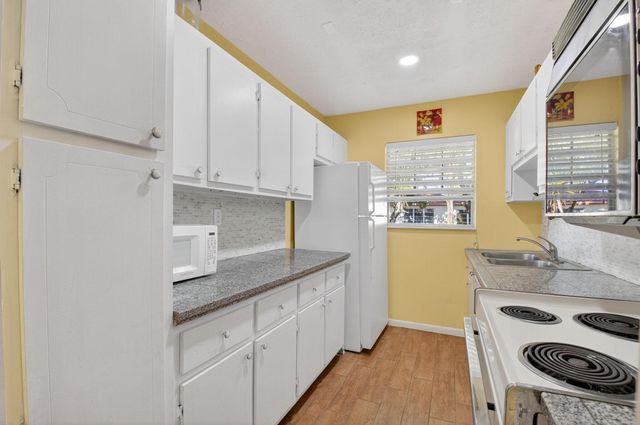 4550 NW 2nd Street B, Delray Beach, FL 33445