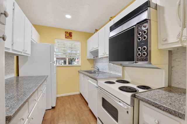 4550 NW 2nd Street B, Delray Beach, FL 33445