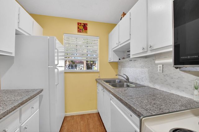 4550 NW 2nd Street B, Delray Beach, FL 33445