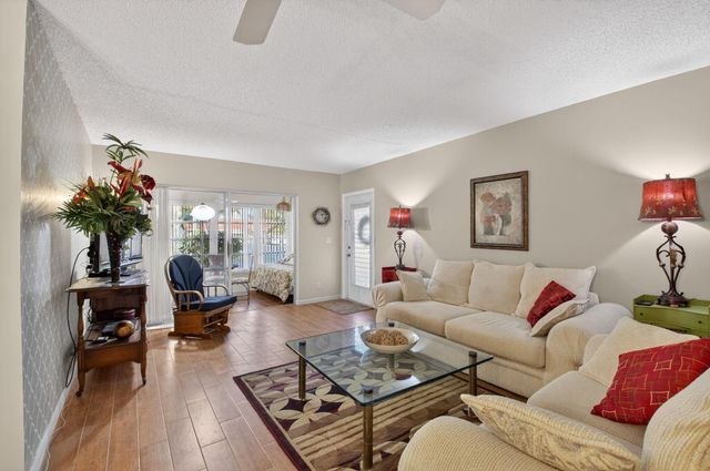 4550 NW 2nd Street B, Delray Beach, FL 33445